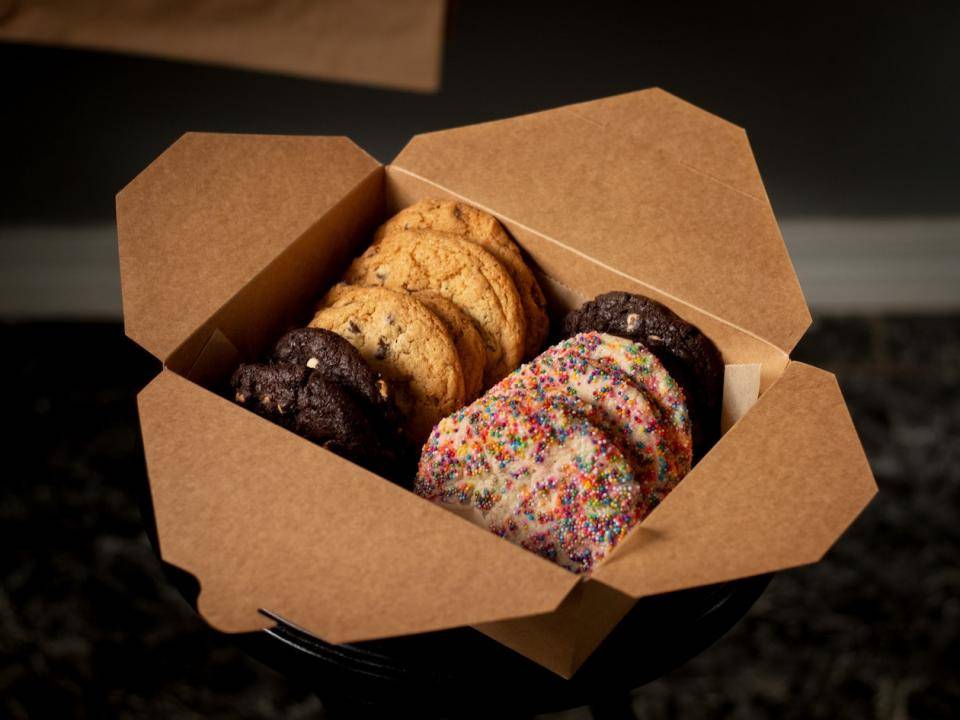 Cookies in natural-color brown to-go box