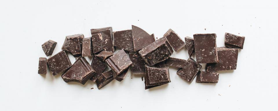 chocolate-amargo-pedacos