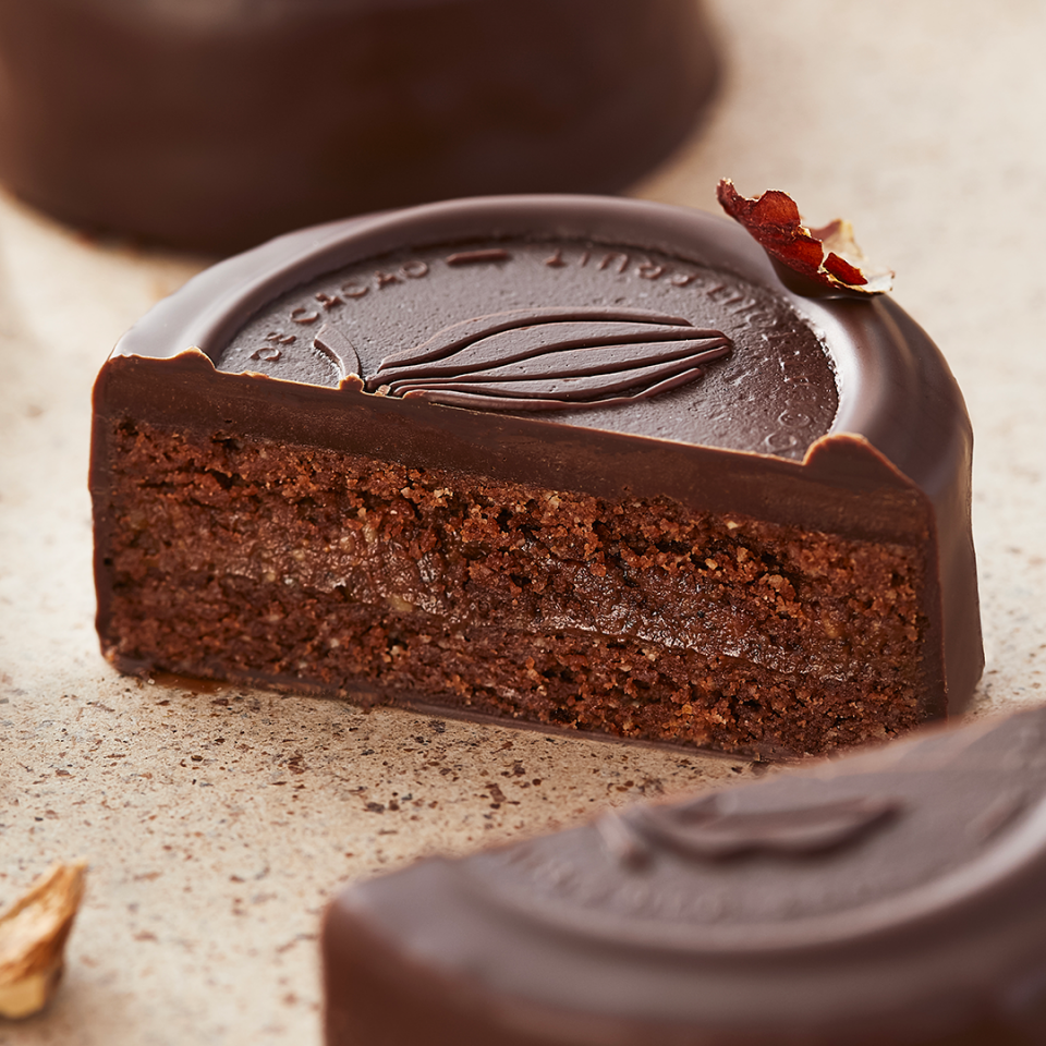 Interior view of a filled chocolate cookie made with Cacao Barry Evocao WholeFruit Chocolate