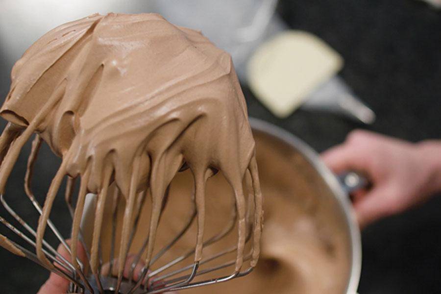 Callebaut Chocolate SCHOKOLADENMOUSSE & SCHOKOLADENSAUCE FÜR IHRE DESSERTS 