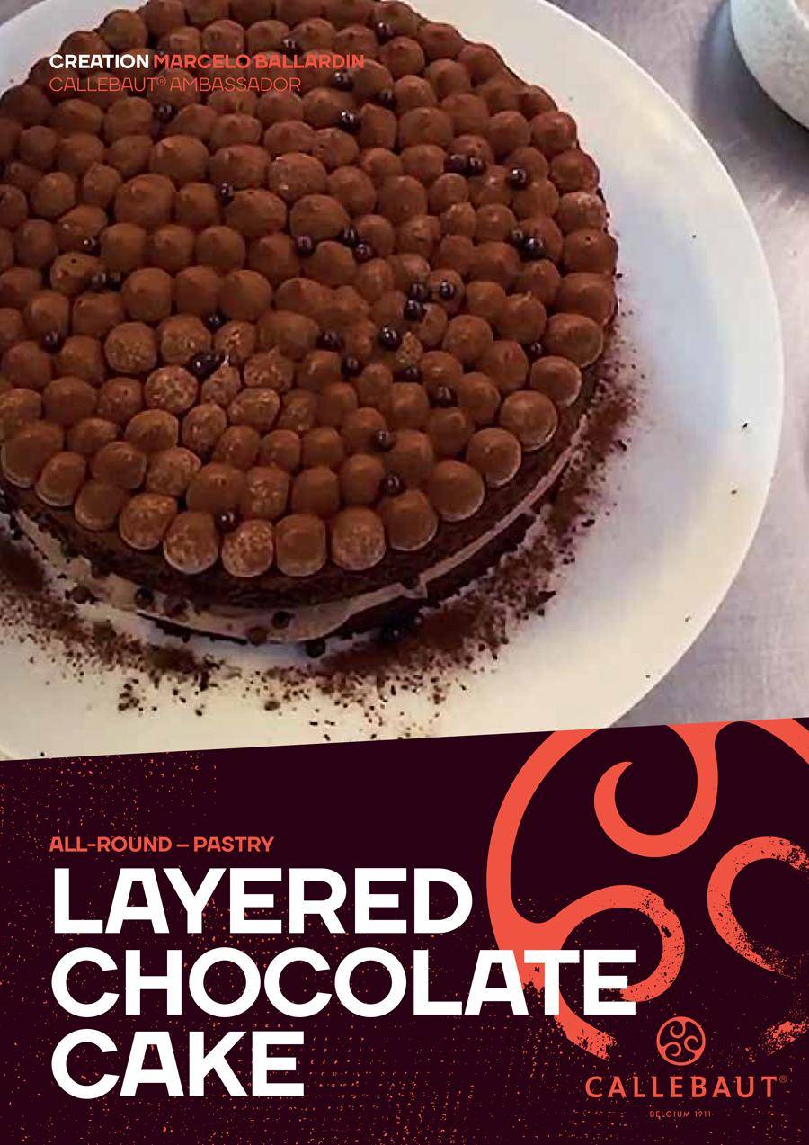 Callebaut主厨Marcelo Ballardin的分层巧克力蛋糕配巧克力慕斯和Crispearls。