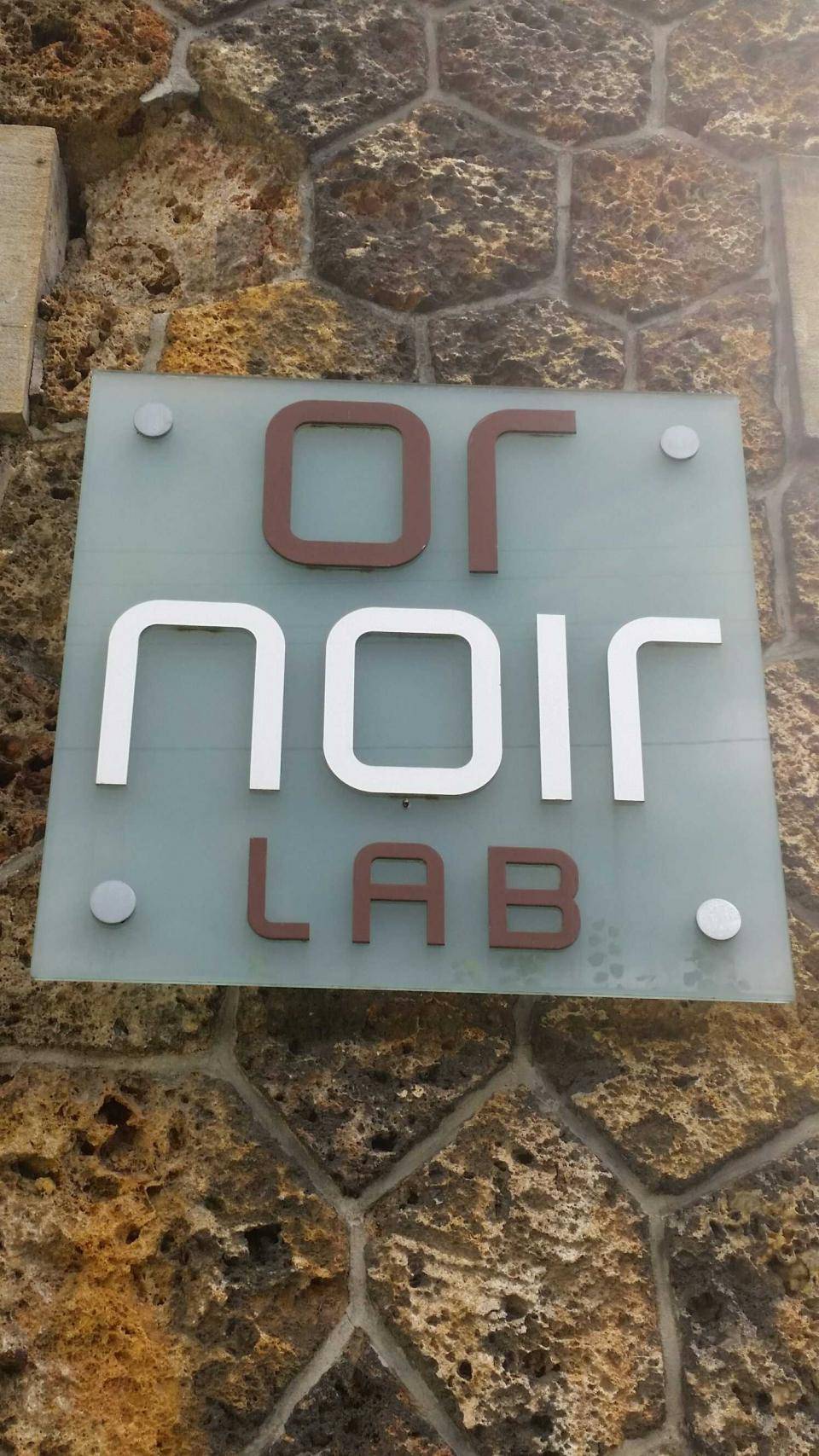 Entrance to the Or Noir Lab. 