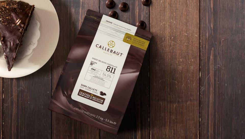 2.5 kg package of Callebaut 811 54.5% Couverture