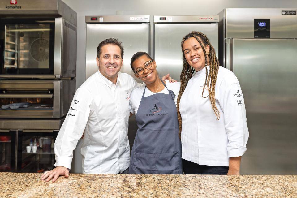 equipe chocolate academy são Paulo, chef bertrand, assistente Darly e chef Thimony