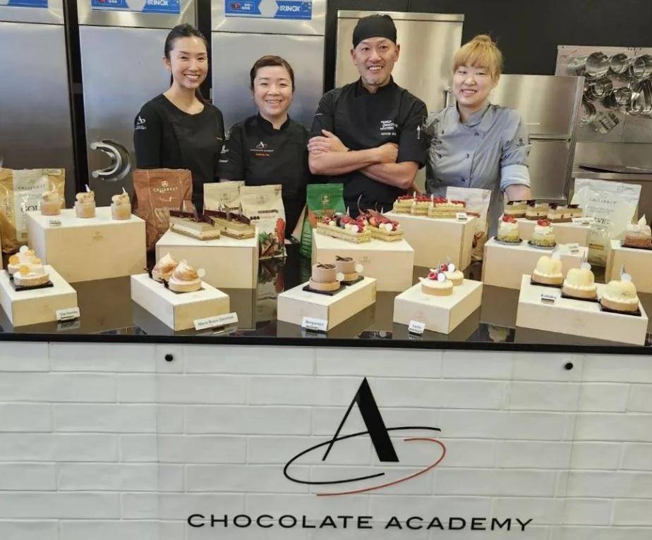Chef Amanda Lim poses with a guest chef after a course at Chocolate Academy Singapore