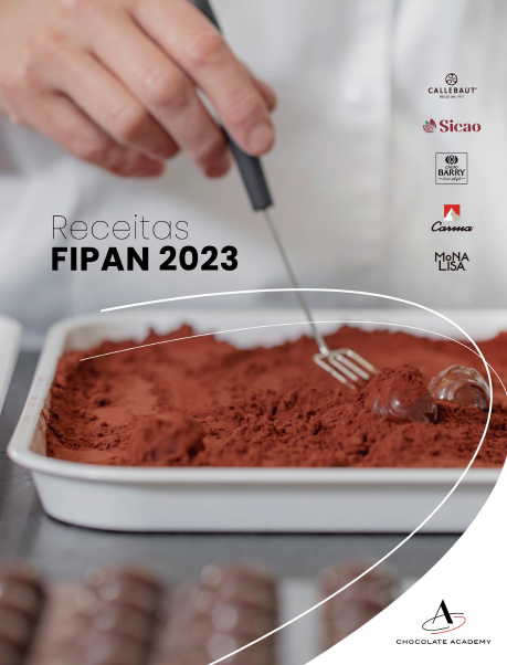 capa do ebook das receitas fipan 2023 onde tem uma mão de chef empurrando massa de chocolate (rufas) no cacau em pó