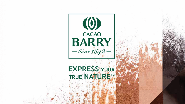 Logo de Cacao Barry con diferentes cacaos en polvo de fondo.