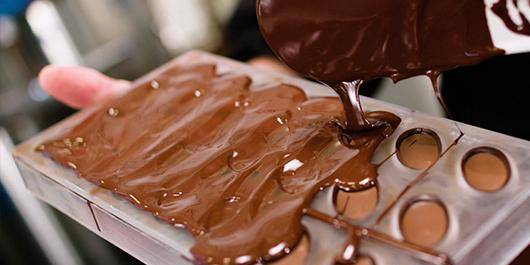 sealing-your-moulded-chocolates