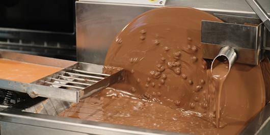 Using the chocolate tempering machine