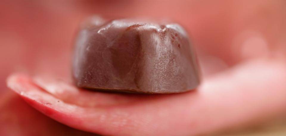 Callebaut: chocolate is covered in a white film