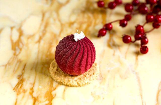 "Santa's bauble" with snow from Cafe Royal