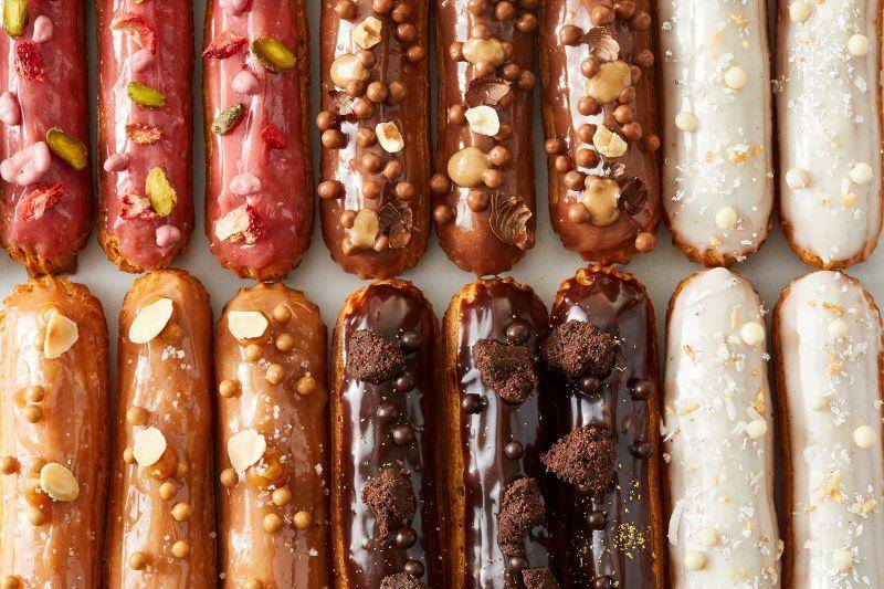 eclairs in a line