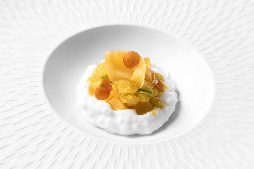 Coconut, mango, granite. Photo: Laura Lajh Prijatelj