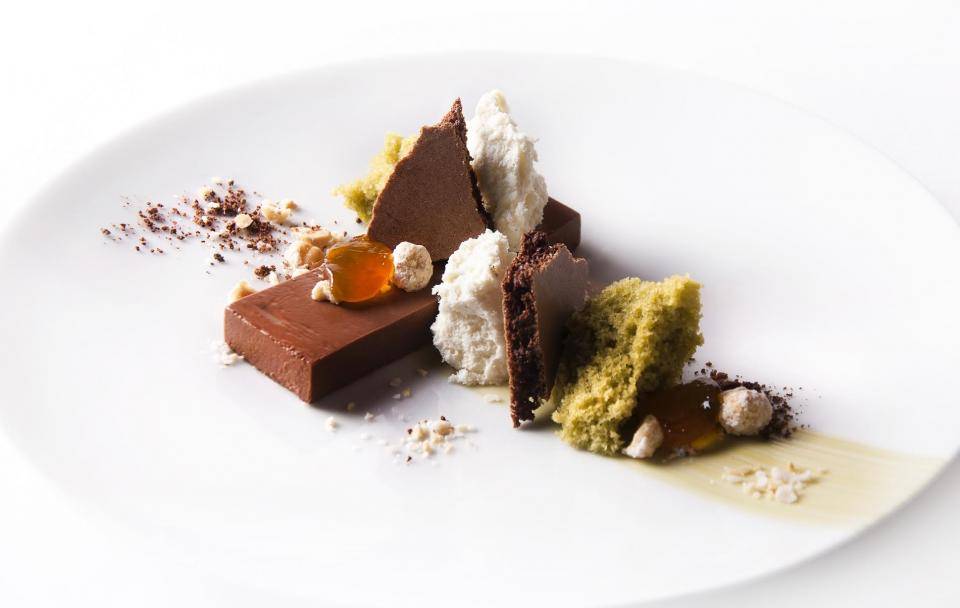 Creamy dark chocolate jelly, pistachio sponge, olive oil white chocolate frozena Lajh Prijatelj