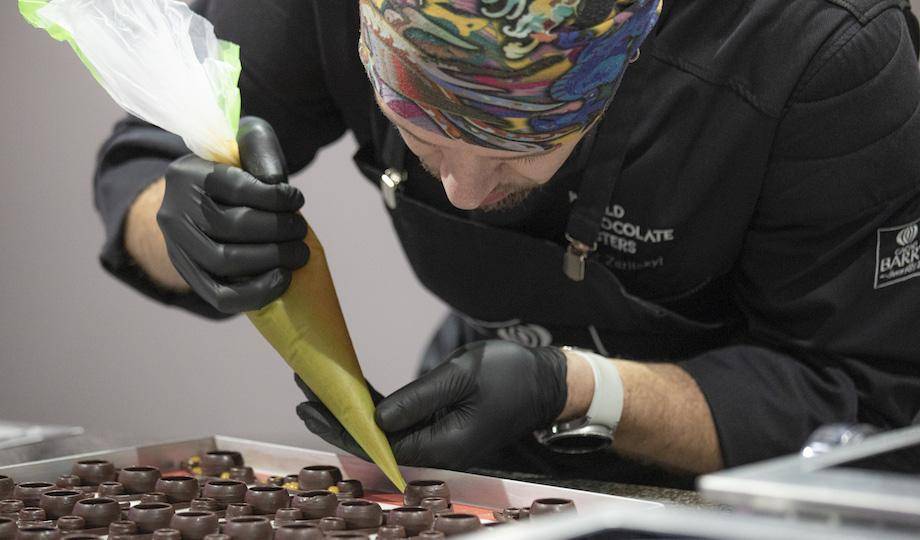 Igor Zaritskyi filling bonbons