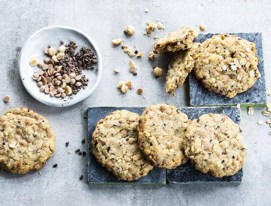 Cookies with Oats, Cacao Nibs, and Dark Chocolate